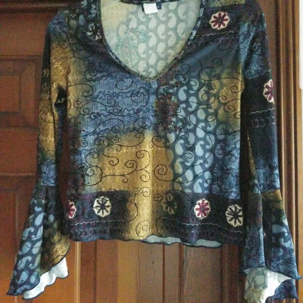 🔥Super Cute Bell Sleeve Top